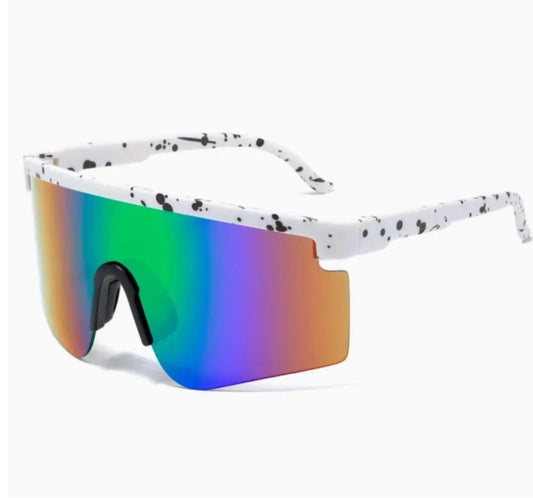 Fully adjustable snowboard or skiing glasses with extra ear arms